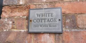 House plaquard White Cottage